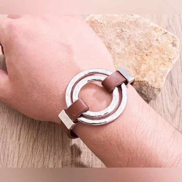 Oversized Bohemian double circle bracelet PU leather magnetic clip larger wrist - Picture 2 of 5